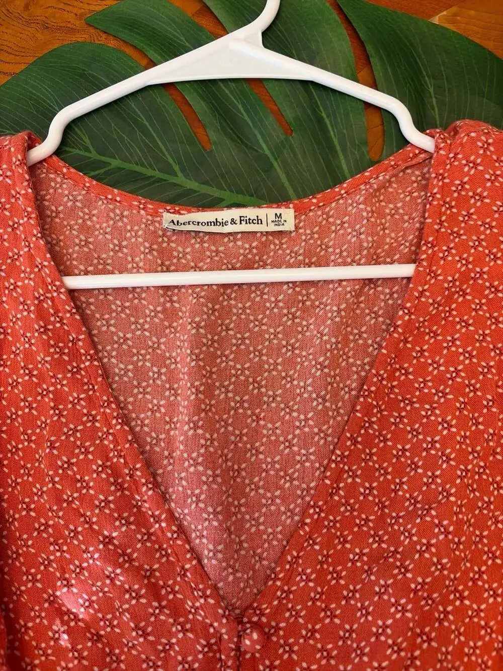 Abercrombie & Fitch Red Floral Button-Front Puff Sleeve Peplum Blouse Size M - Picture 2 of 3